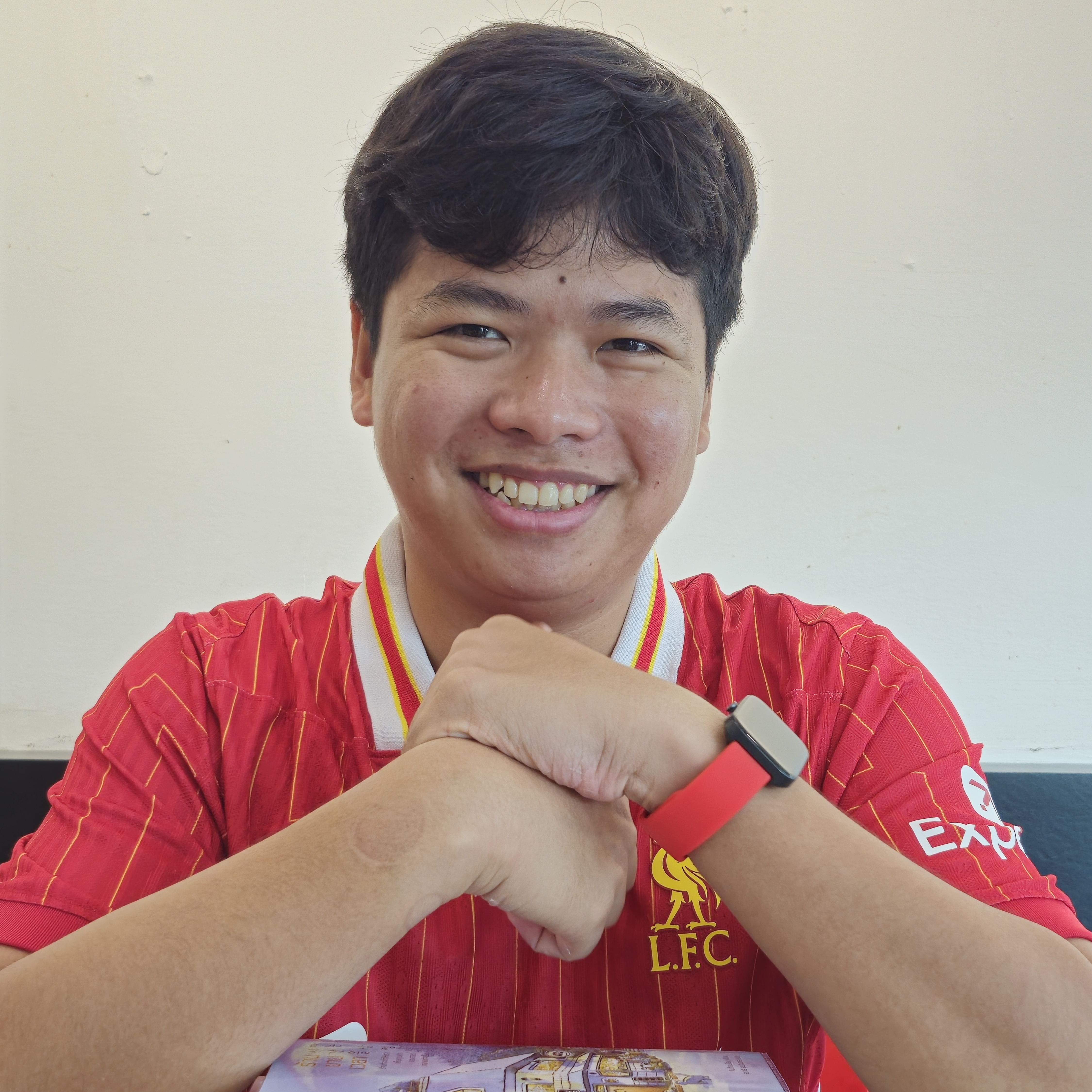 นายสรวิศ